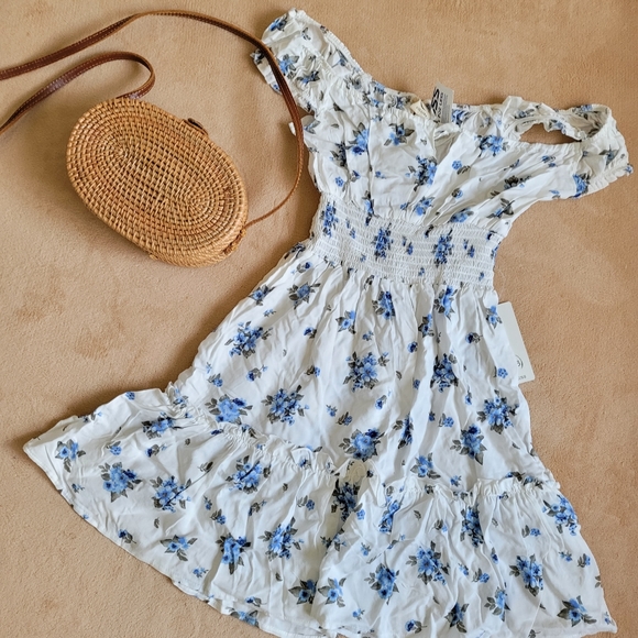 Floral mini dress size M juniors - Picture 5 of 5